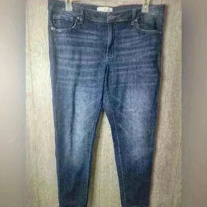 KanCan dark wash Skinny Jeans with minor distressing. Size 2xl